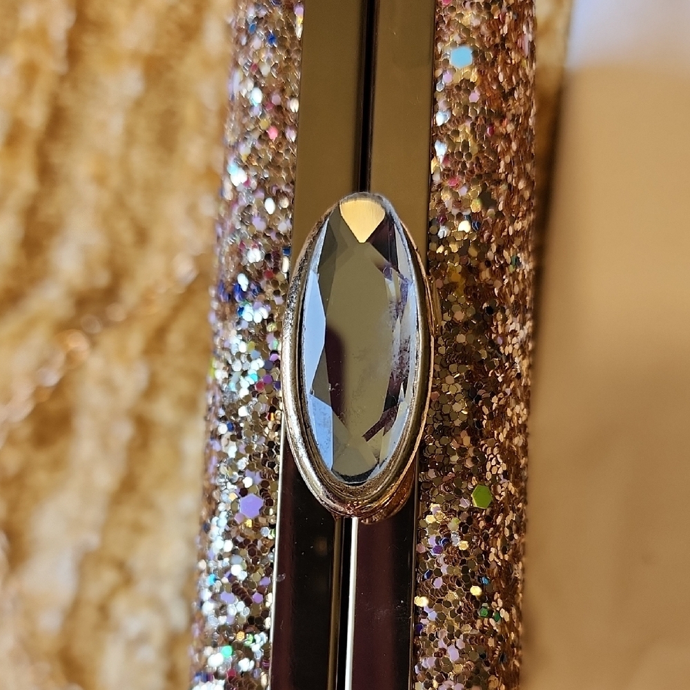 OS Clutch Purse with Chain Glittering Gold - Picture 9 of 10